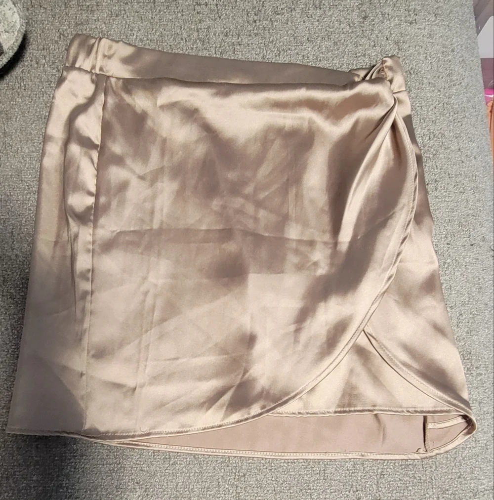 Elegant Tan Skirt - Picture 8 of 8